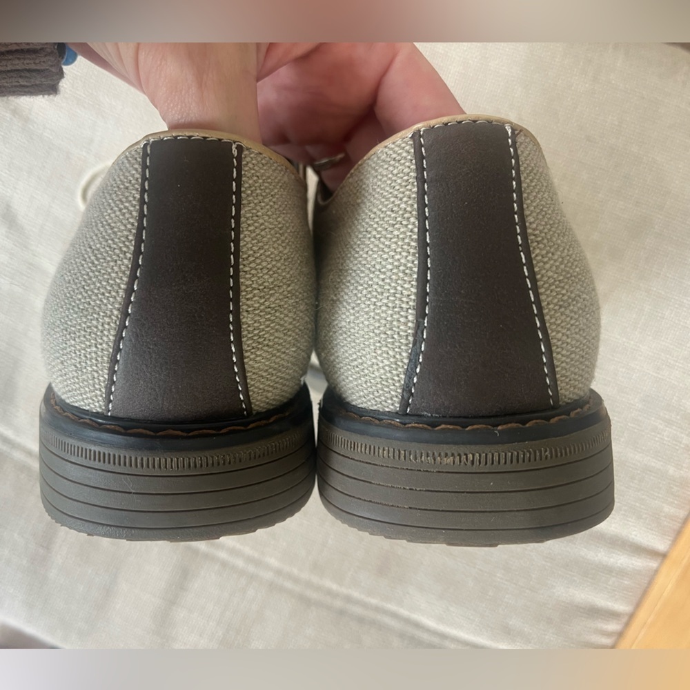 Izod Men's memory foam light Gray/ Beige Oxfords size 8.5 canvas - Picture 9 of 9
